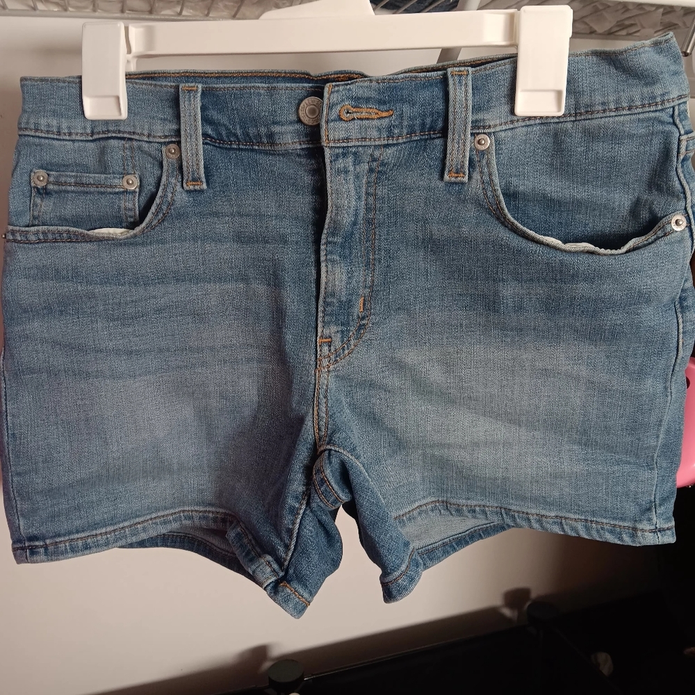Levi's mid length shorts size 29
